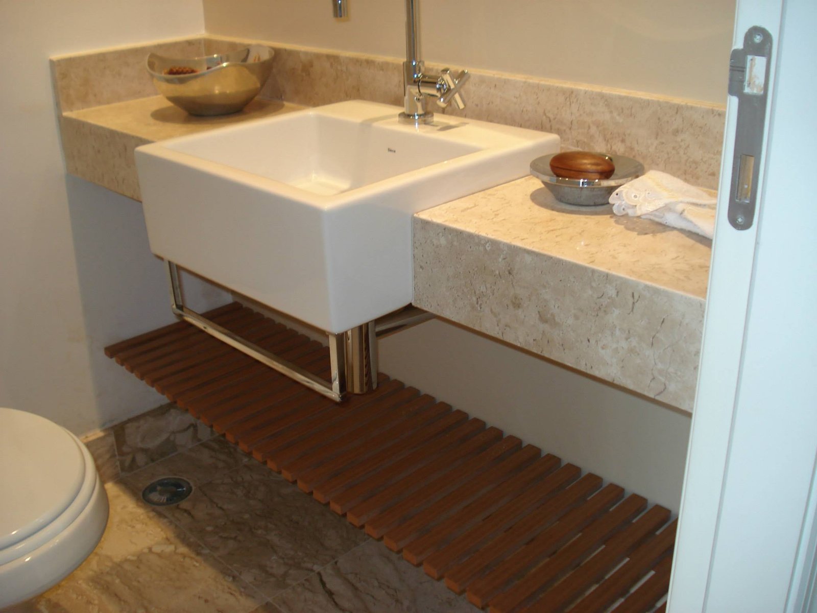 Móveis planejados para banheiro - Gabinete com espelheira