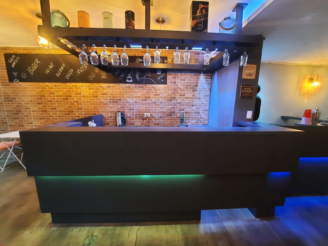 Móveis planejados para bar e área de lazer