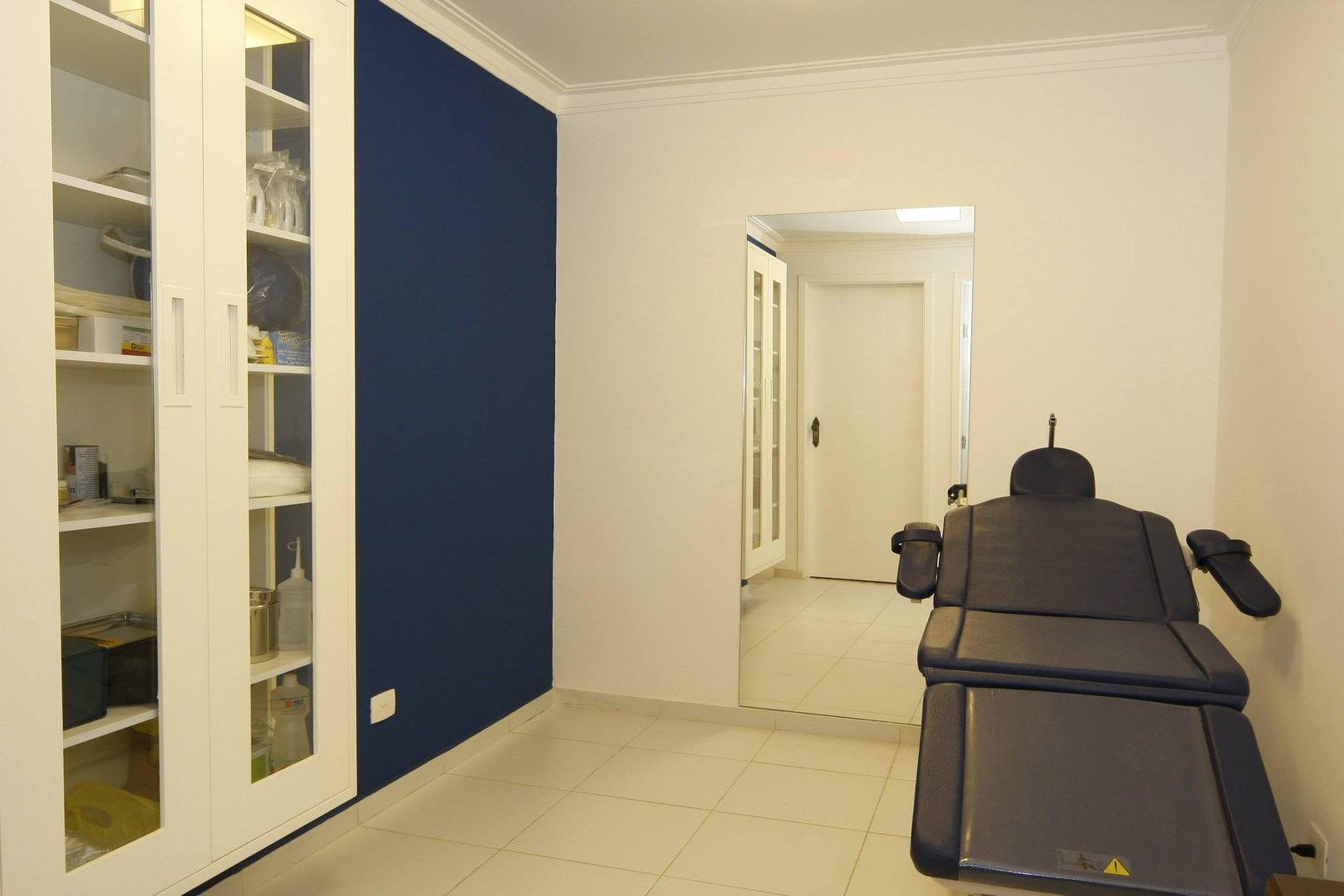 Móveis planejados para clínica - Recepção moderna e funcional