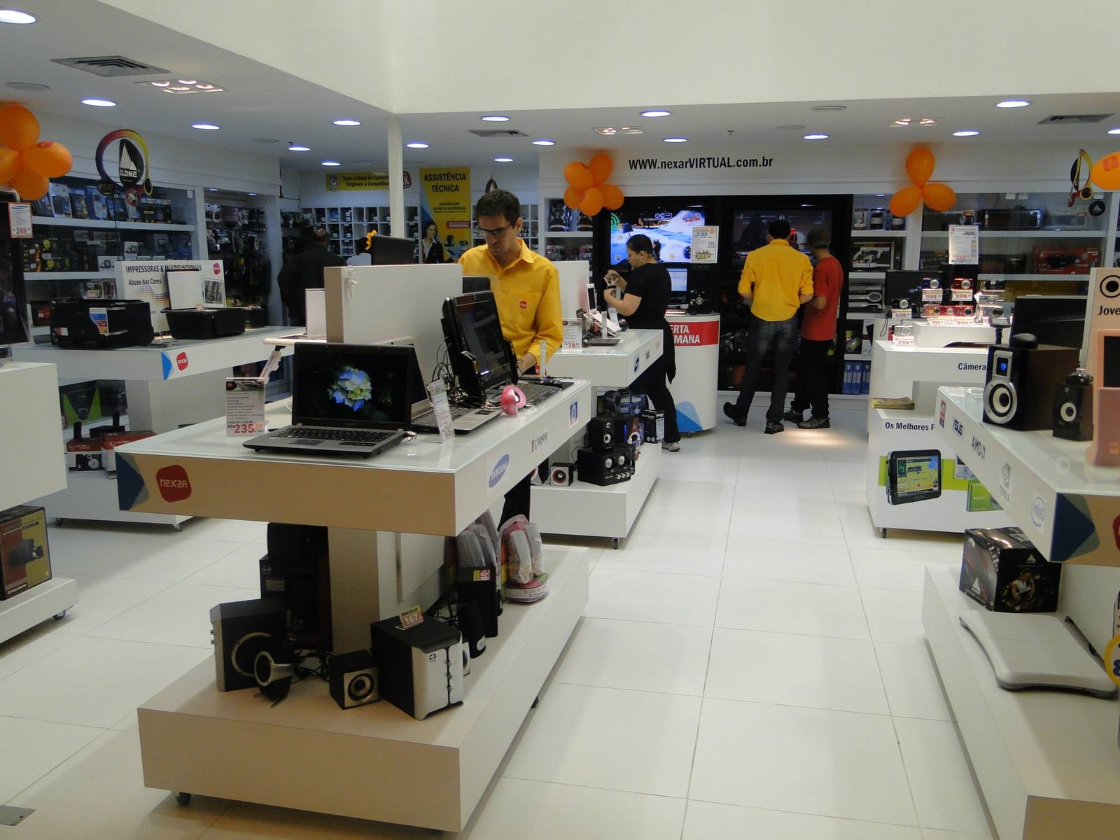 Móveis planejados comerciais - Área de provador para loja de roupas